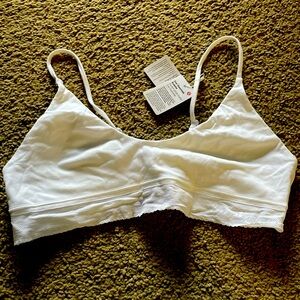 New with tag never worn Ever Essentials Bralette size large sold out online